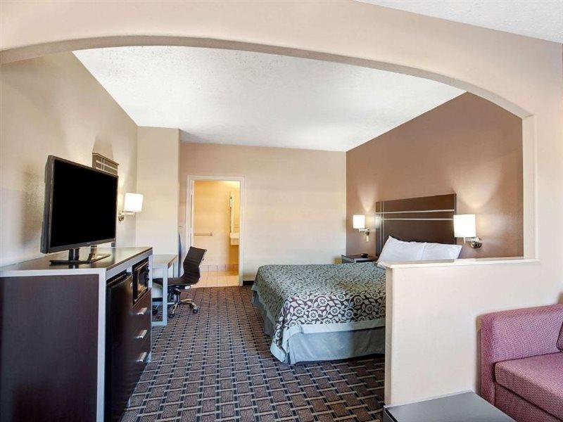 Days Inn & Suites By Wyndham Houston North - Spring Exterior photo
